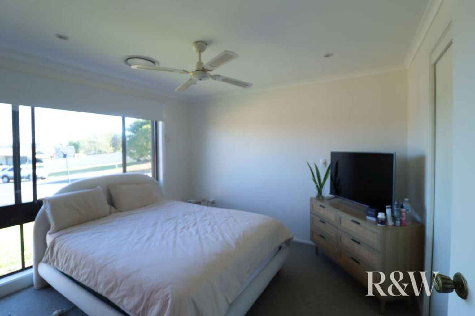 7 Eucumbene Place St Clair