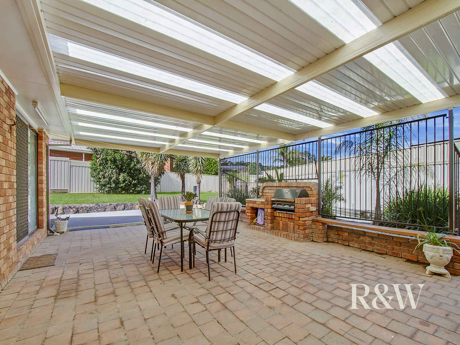 7 Eucumbene Place St Clair