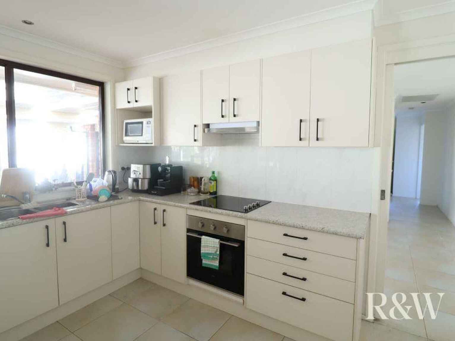 7 Eucumbene Place St Clair