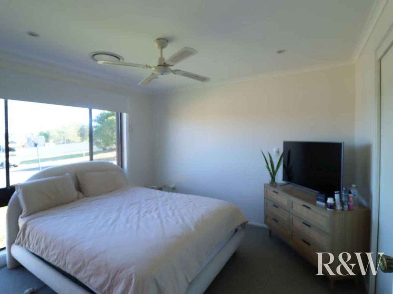 7 Eucumbene Place St Clair