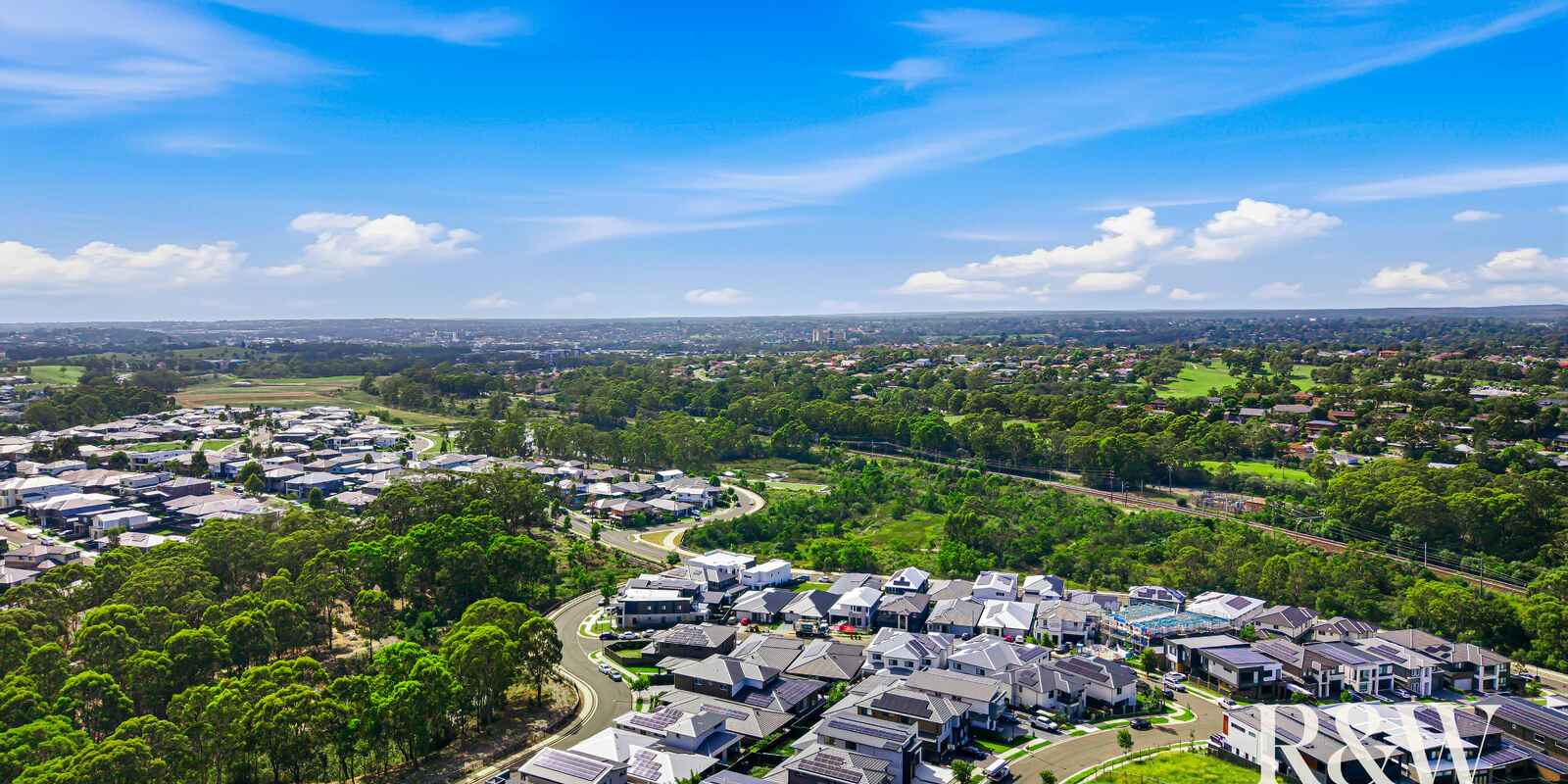 4 FIELDHOUSE CIRCUIT Campbelltown 4 FIELDHOUSE CIRCUIT Campbelltown