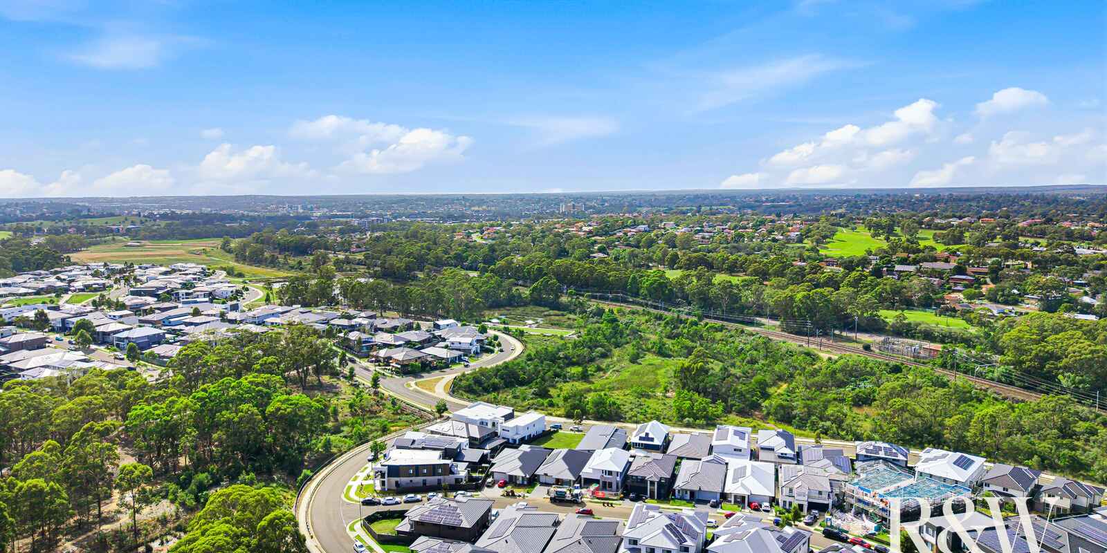 4 FIELDHOUSE CIRCUIT Campbelltown 4 FIELDHOUSE CIRCUIT Campbelltown