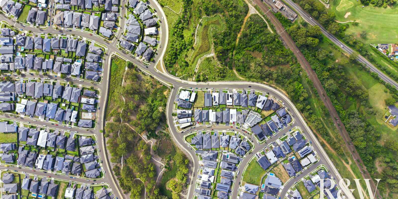 4 FIELDHOUSE CIRCUIT Campbelltown 4 FIELDHOUSE CIRCUIT Campbelltown