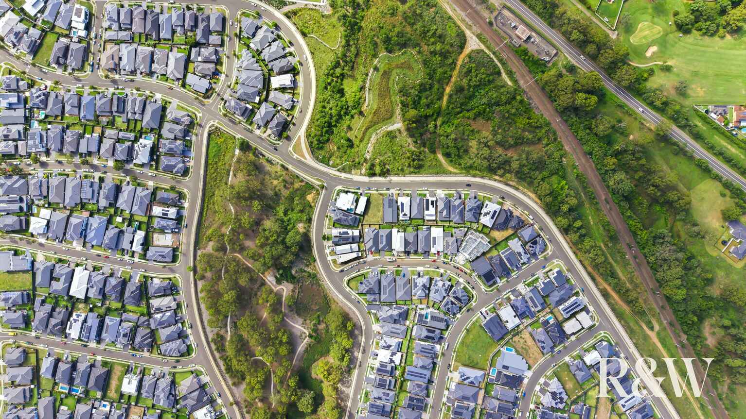 4 FIELDHOUSE CIRCUIT Campbelltown 4 FIELDHOUSE CIRCUIT Campbelltown