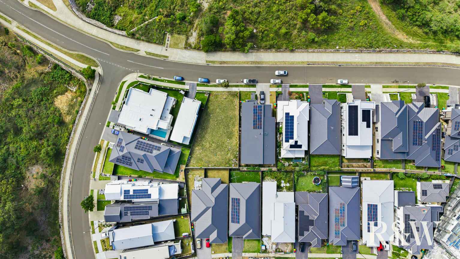 4 FIELDHOUSE CIRCUIT Campbelltown 4 FIELDHOUSE CIRCUIT Campbelltown