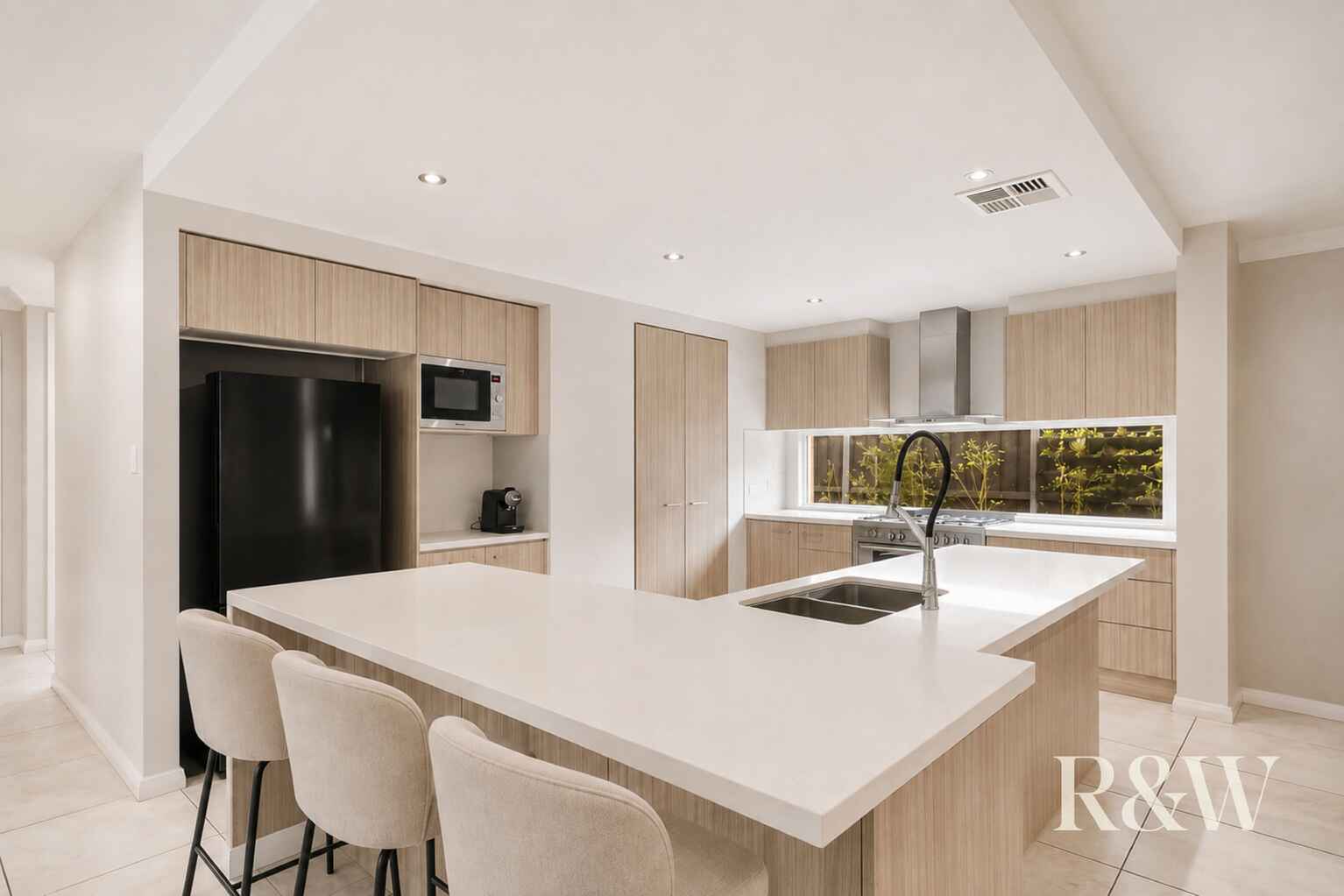 6 DROMEDARY PLACE Macquarie Links 6 DROMEDARY PLACE Macquarie Links