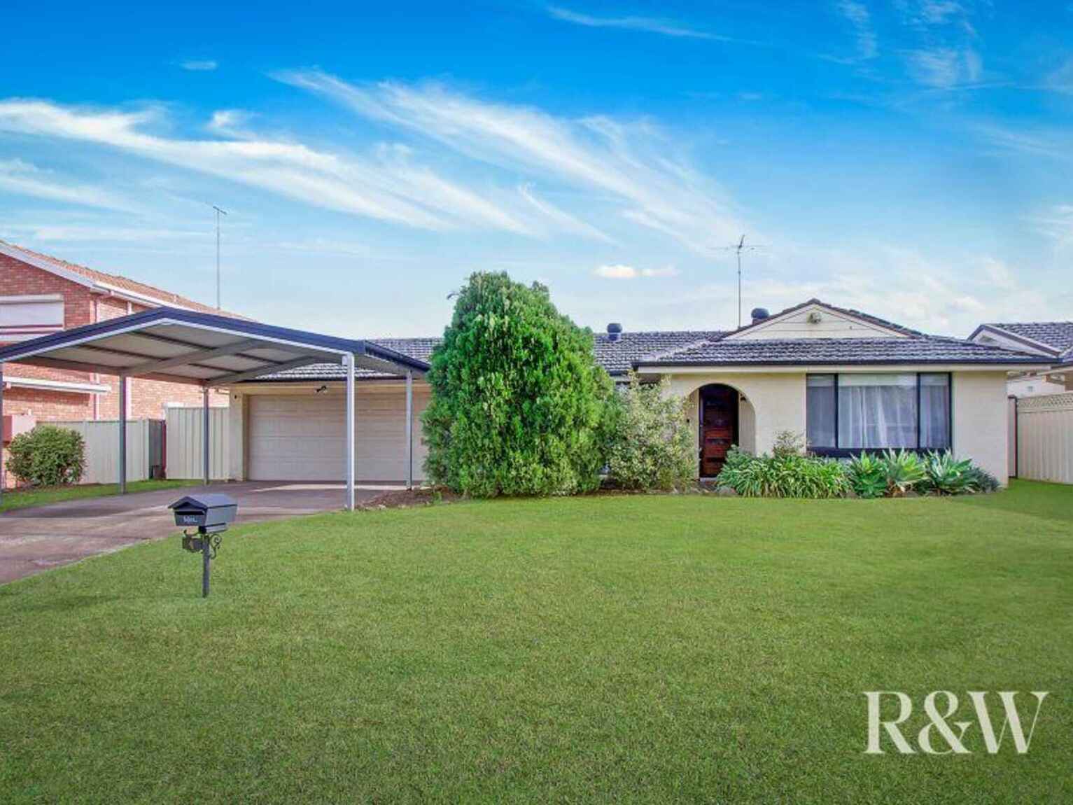 4 Como Close St Clair