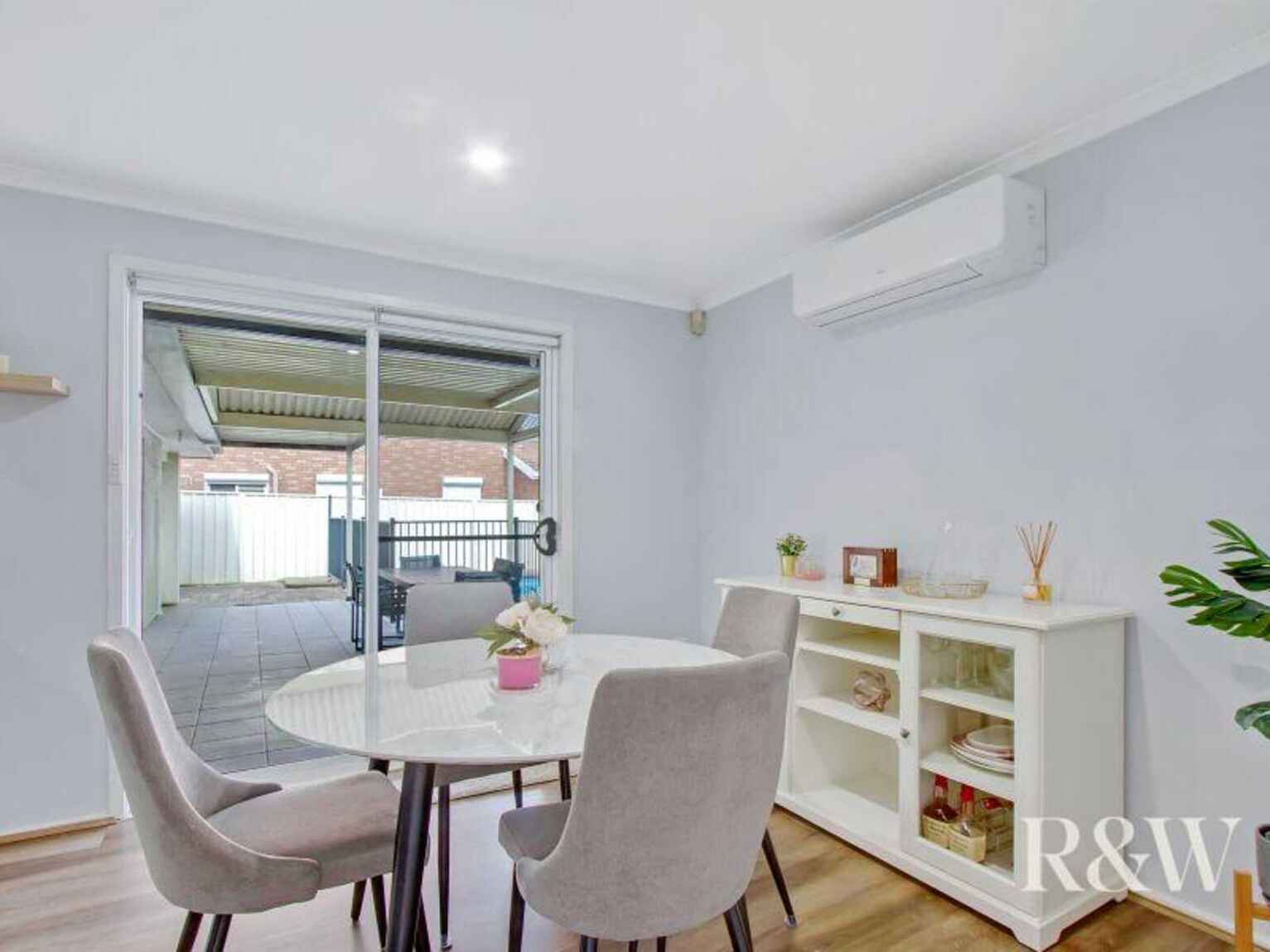 4 Como Close St Clair