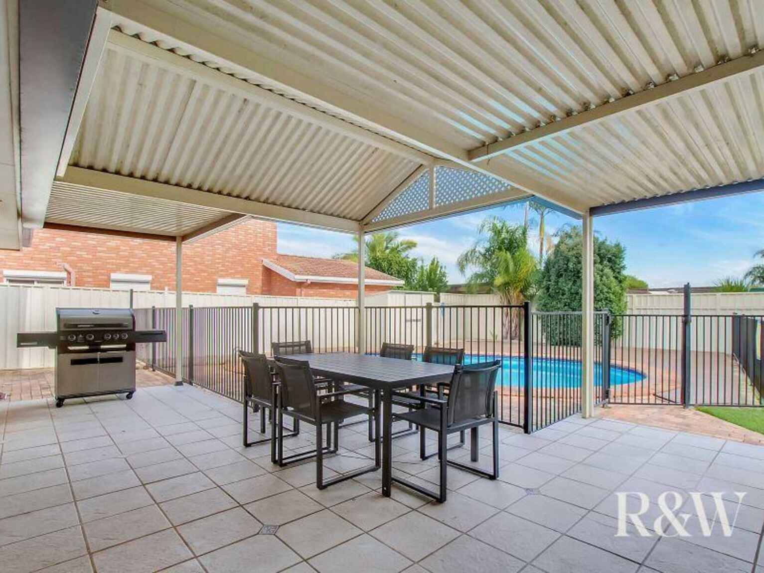 4 Como Close St Clair