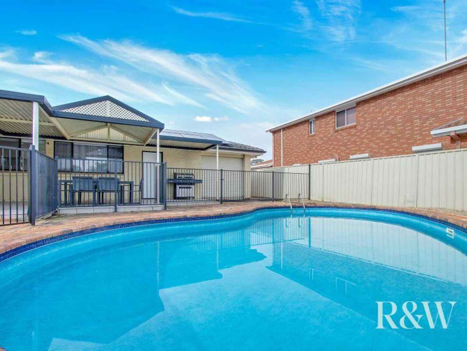 4 Como Close St Clair