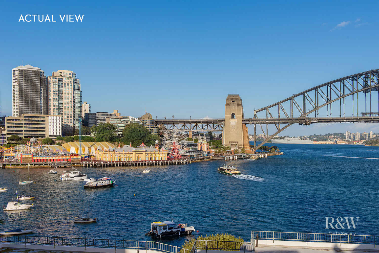 6/15 East Crescent Street McMahons Point
