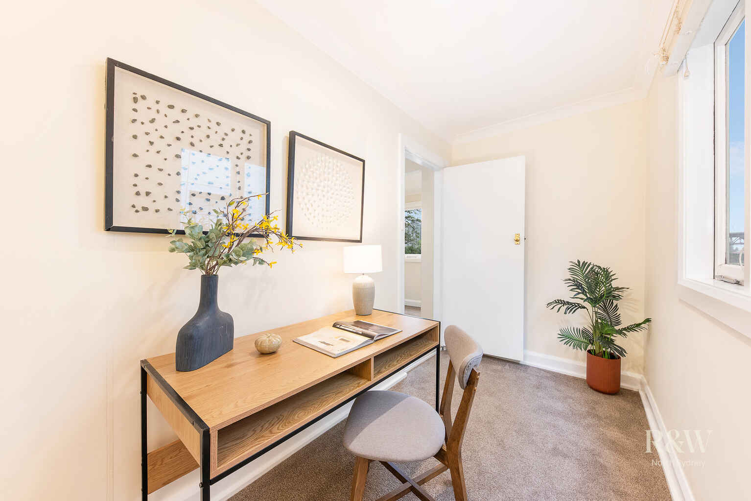 6/15 East Crescent Street McMahons Point
