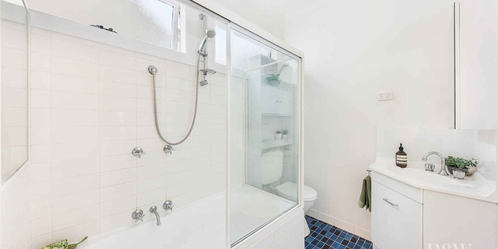 6/15 East Crescent Street McMahons Point