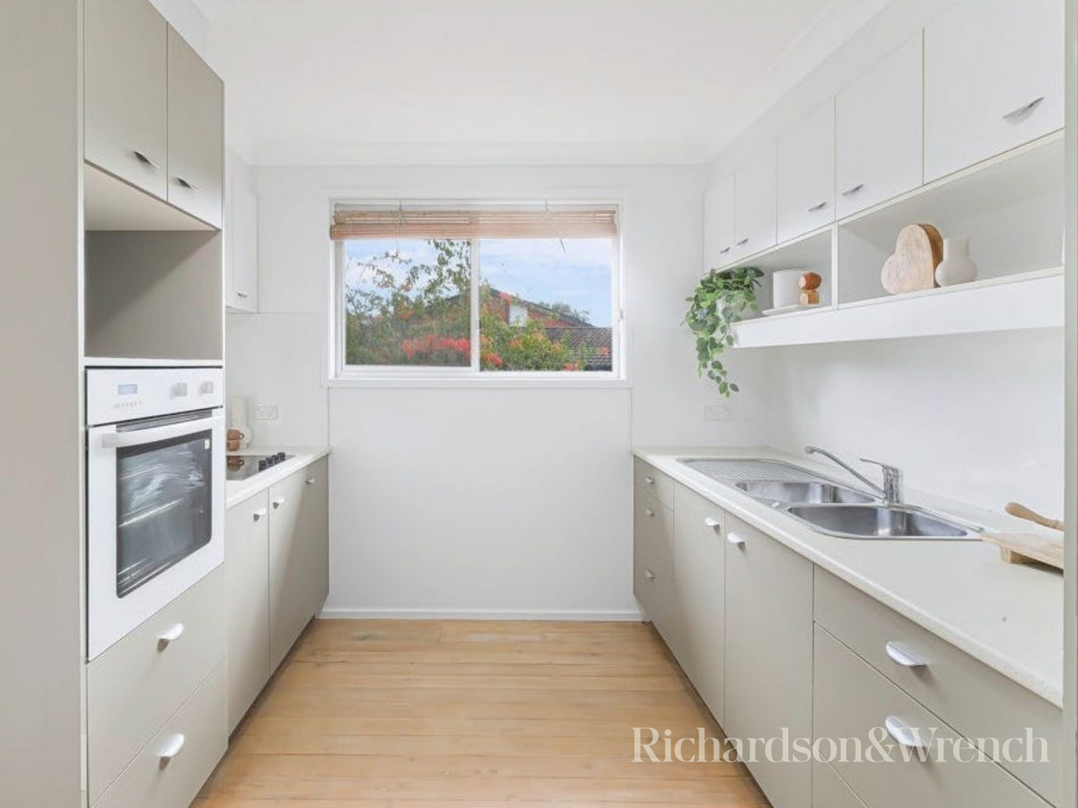 12 Matthews Parade Point Clare