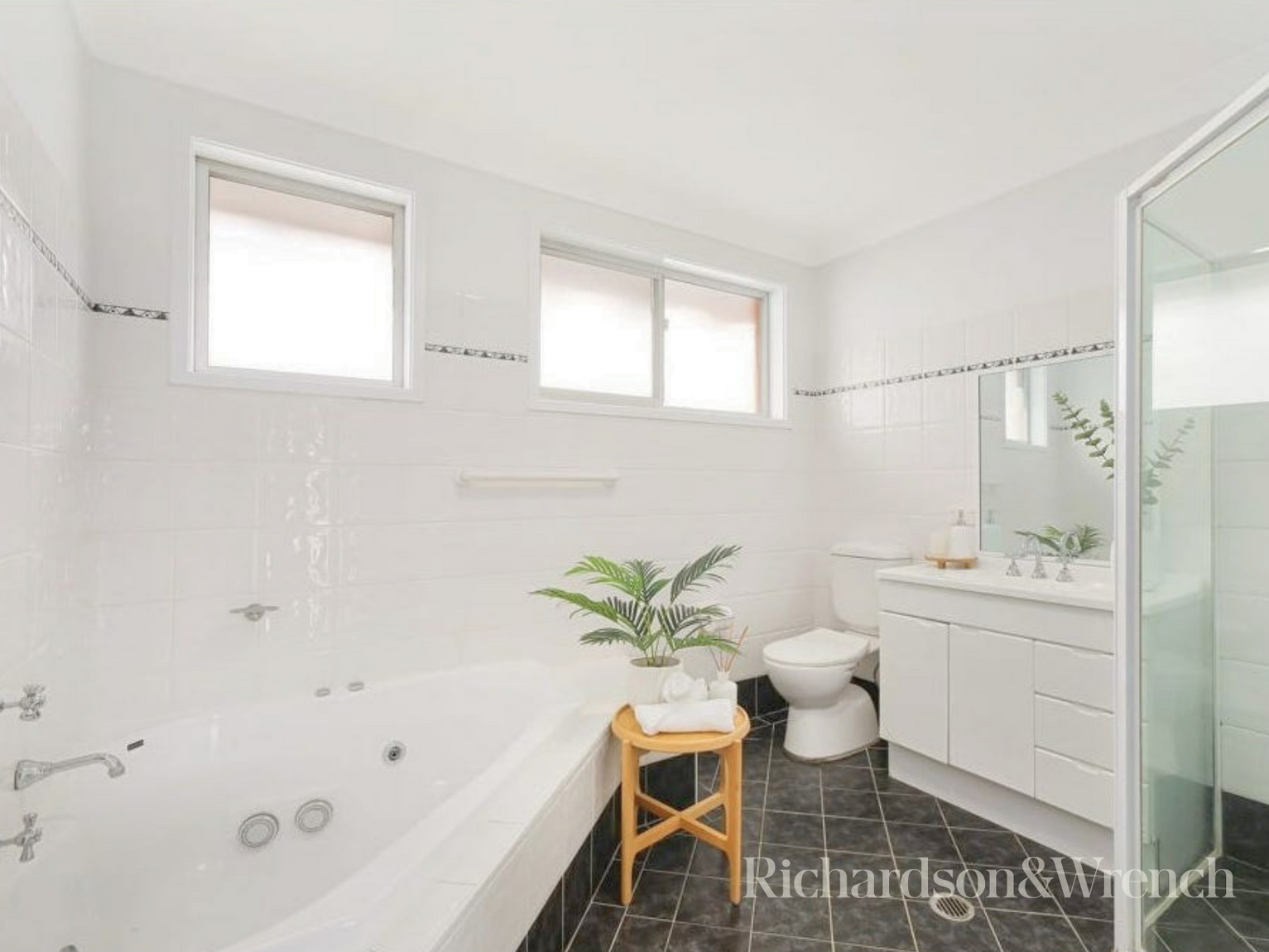 12 Matthews Parade Point Clare