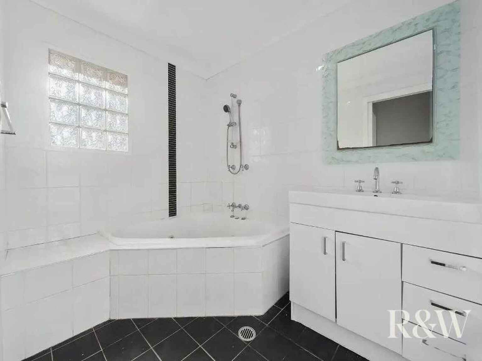 2 Owl Place St Clair