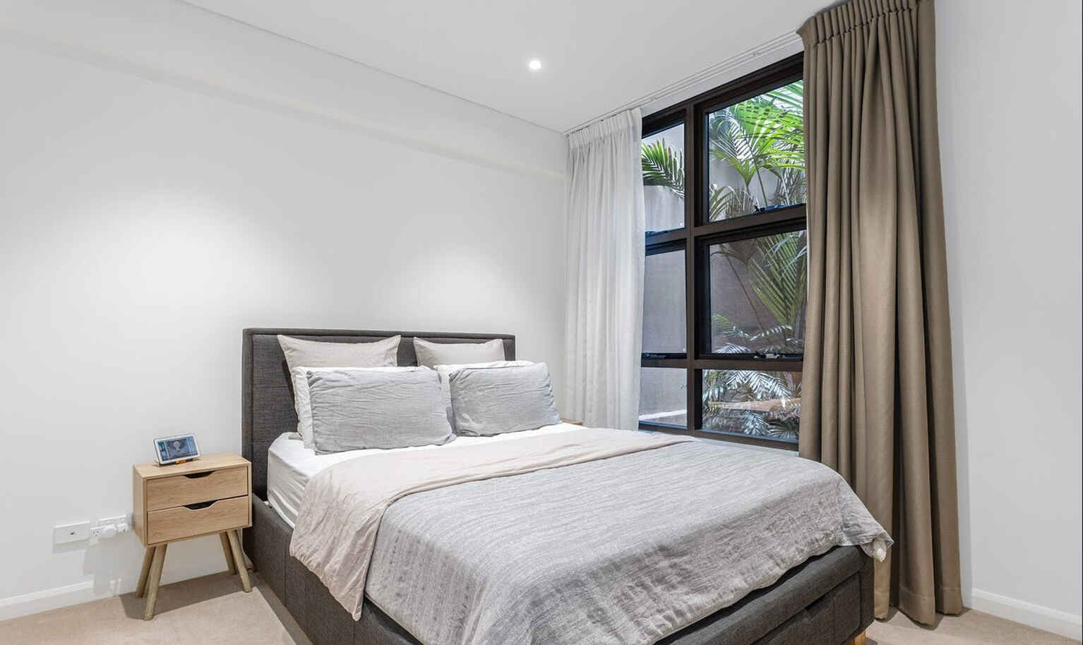 218/9 Albany St St Leonards