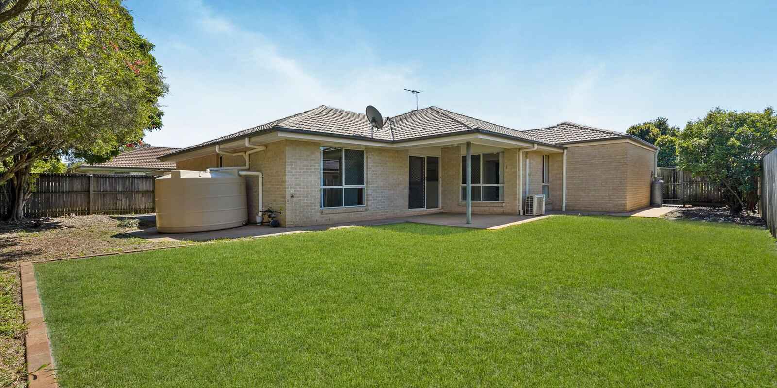 22 Piccadilly Street Bellmere 22 Piccadilly Street Bellmere