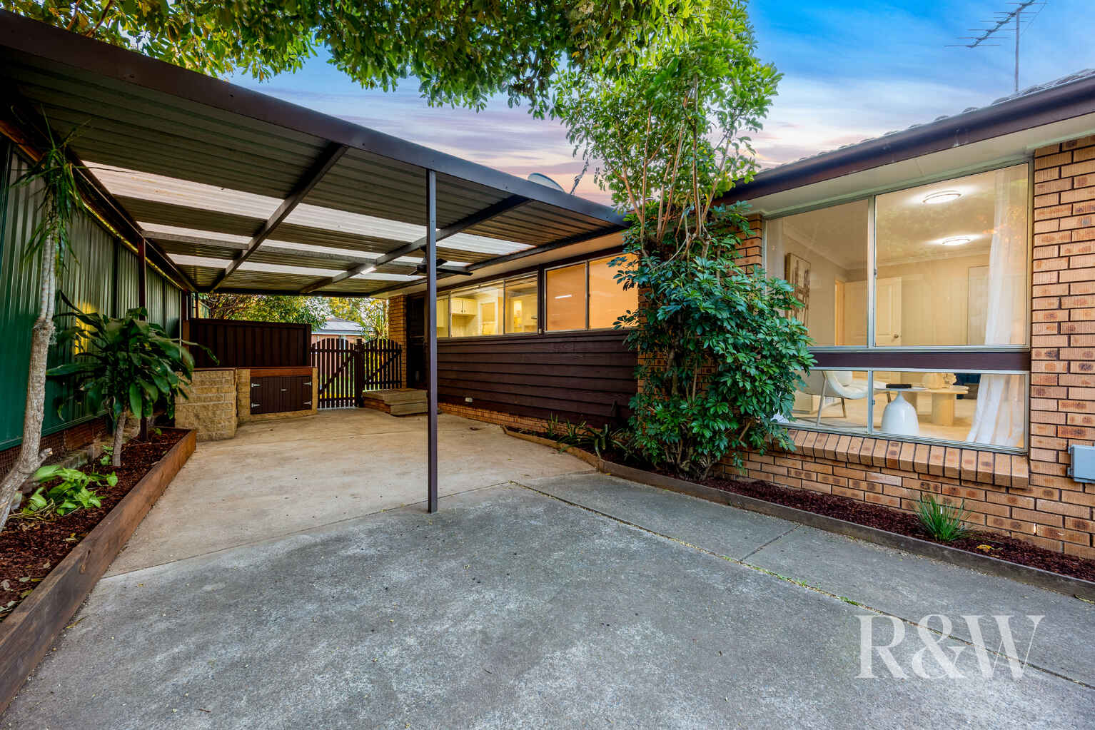 24 AKUNA AVENUE Bradbury 24 AKUNA AVENUE Bradbury