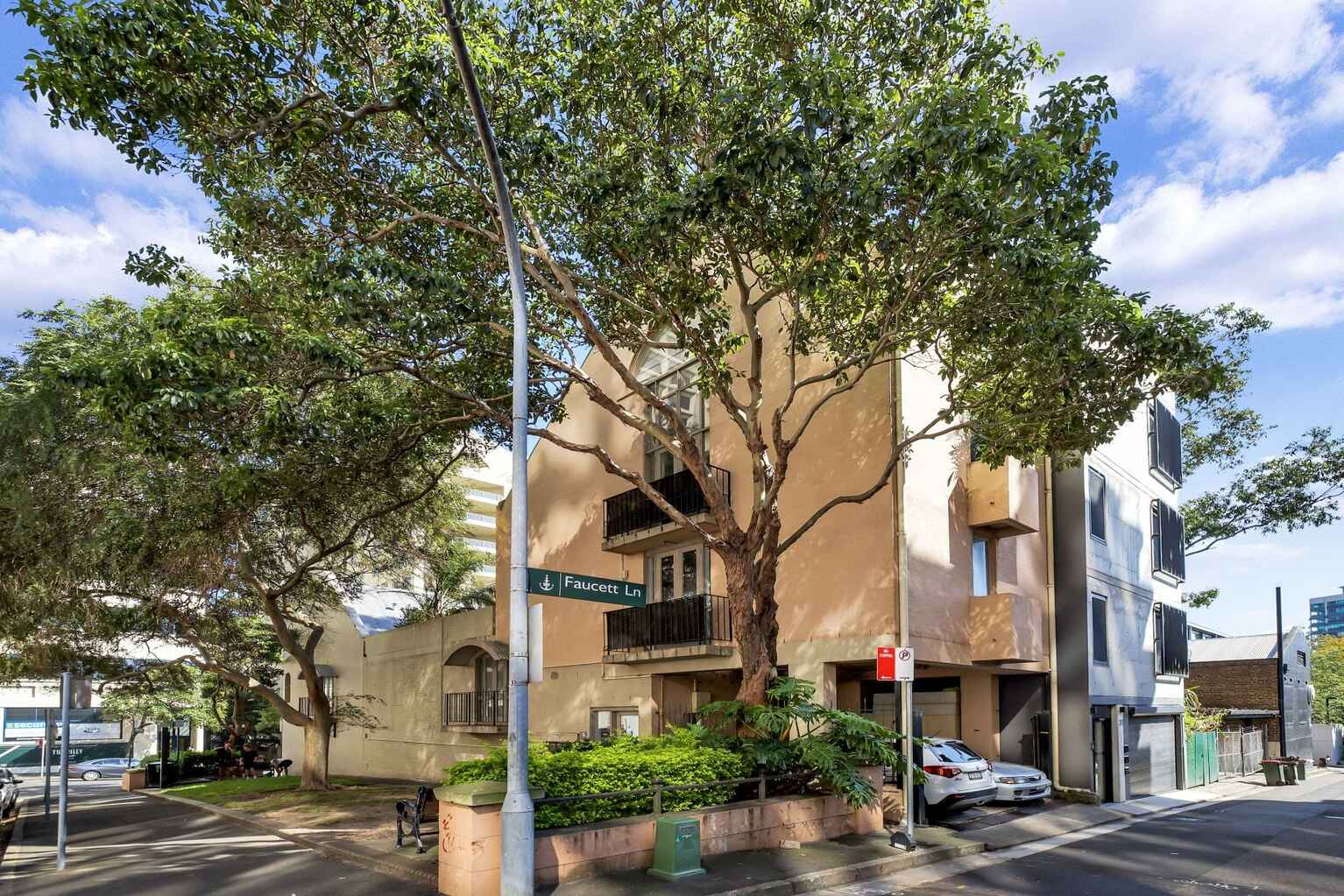 2/1 Robinson Street Woolloomooloo