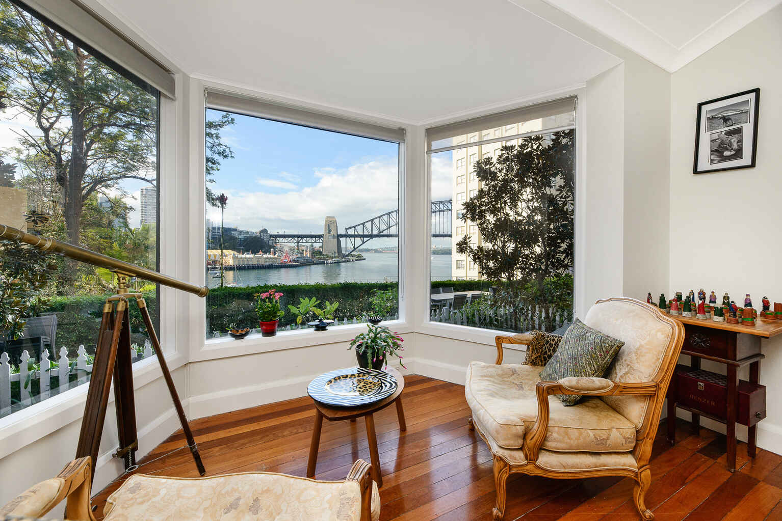 3/15 East Crescent Street McMahons Point