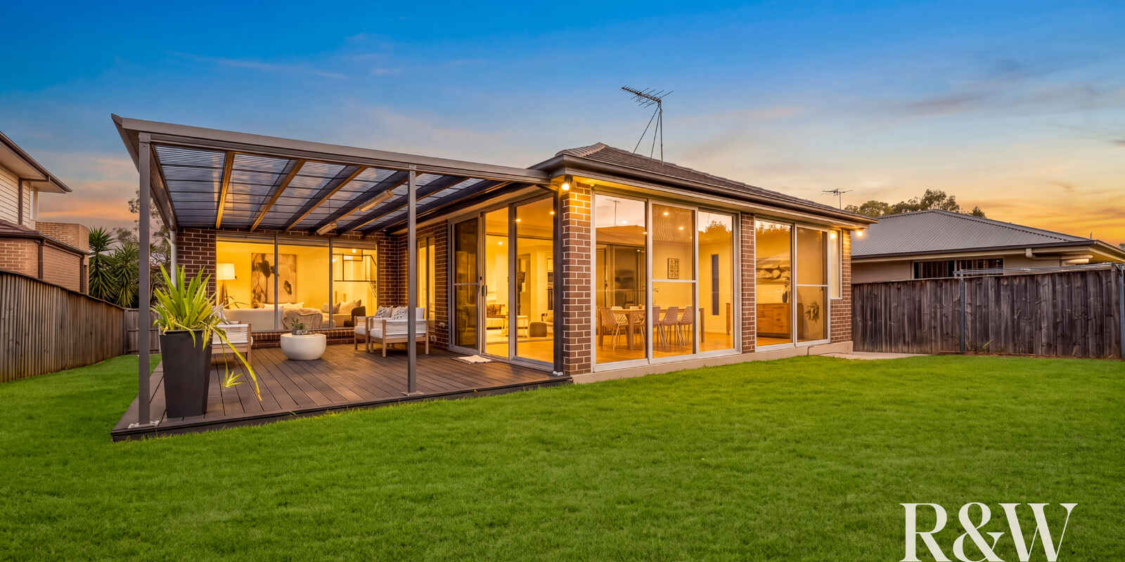 8 Jarvisfield Place Macquarie Links