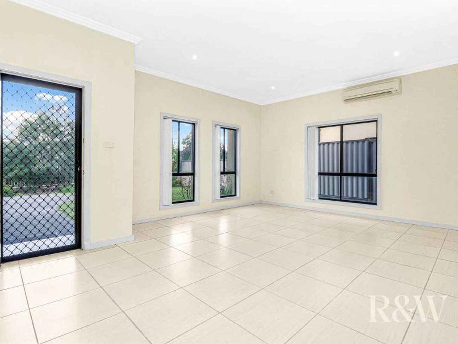 2/111 Melbourne Street Oxley Park