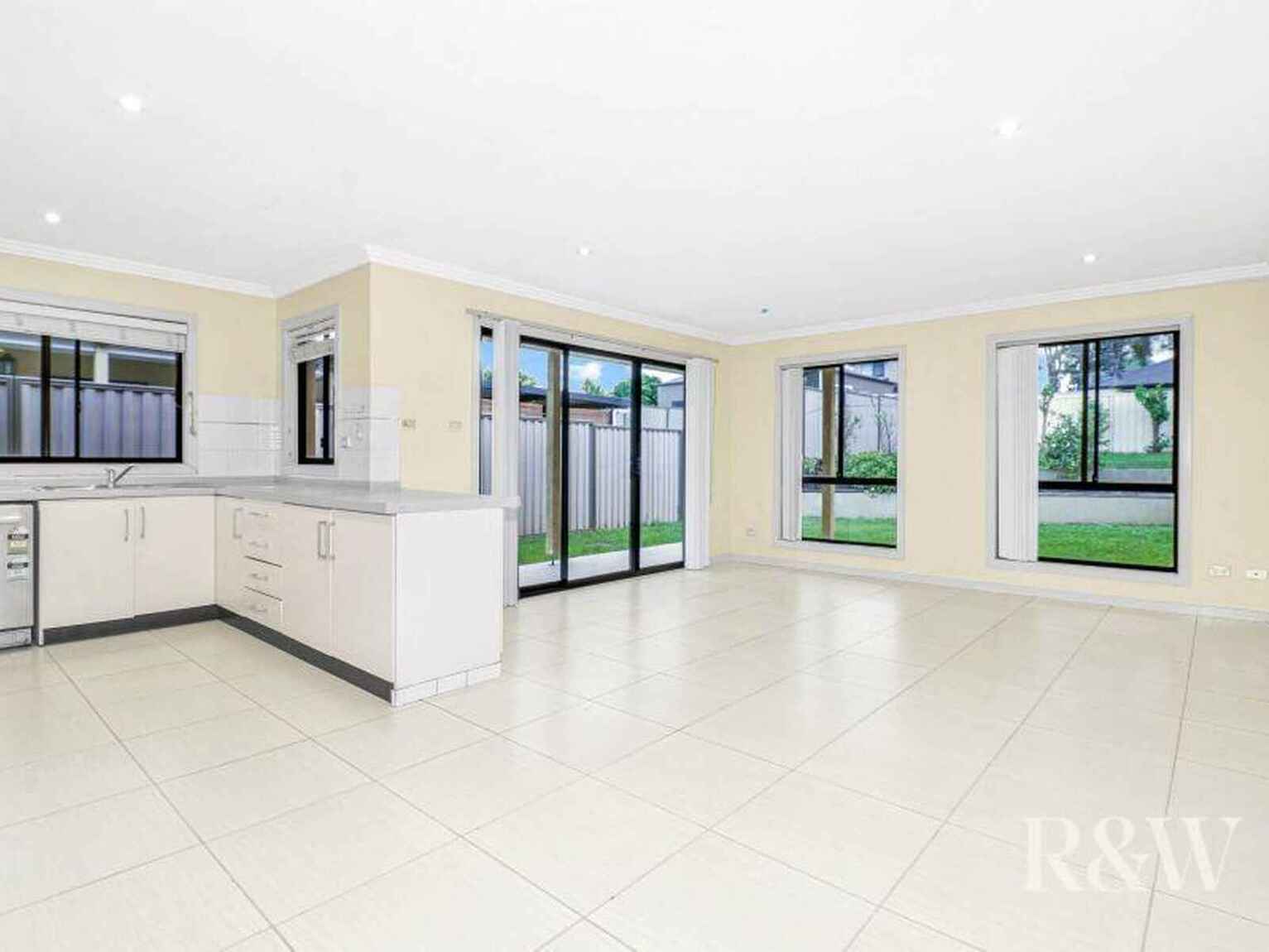 2/111 Melbourne Street Oxley Park