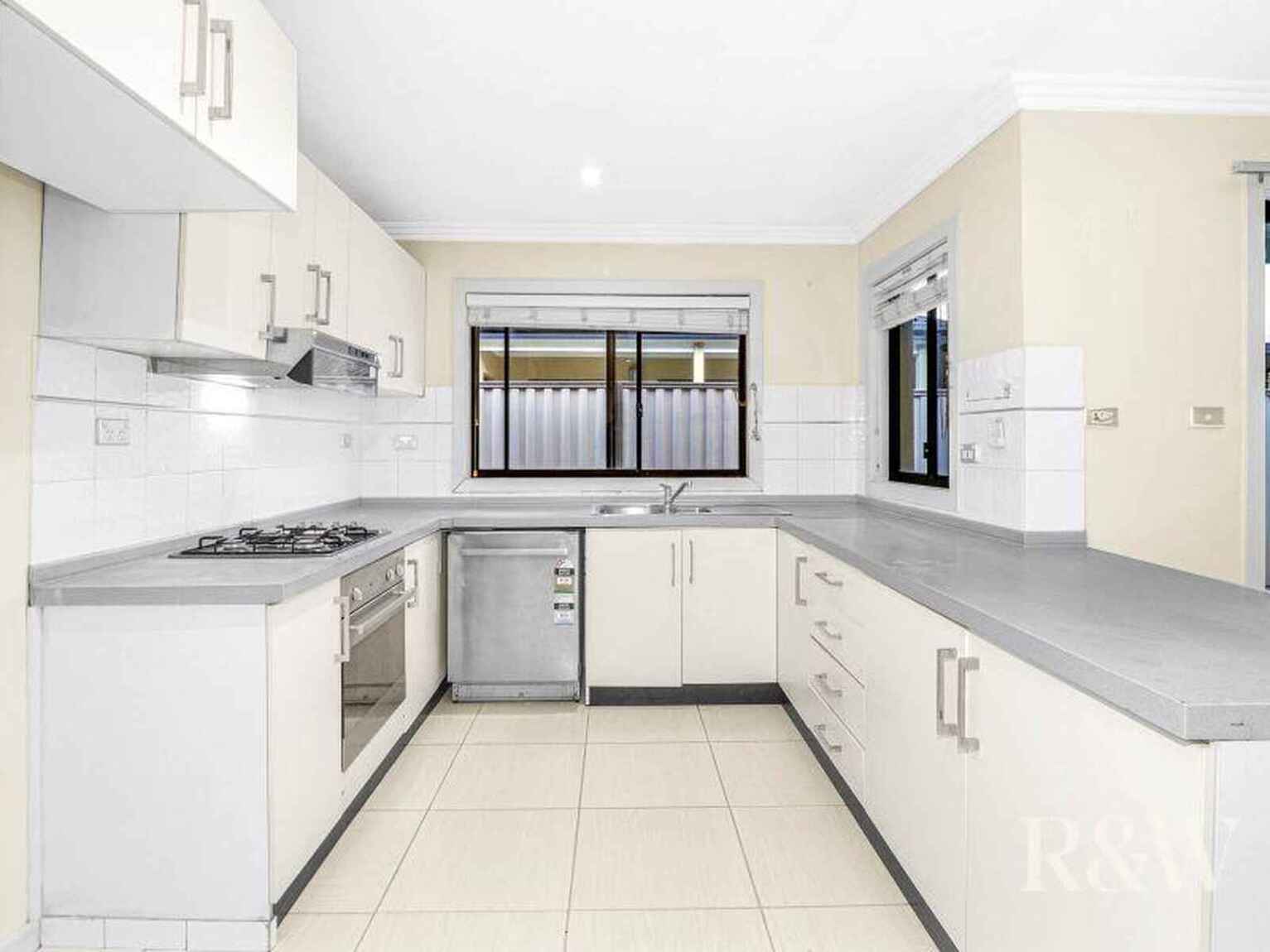 2/111 Melbourne Street Oxley Park