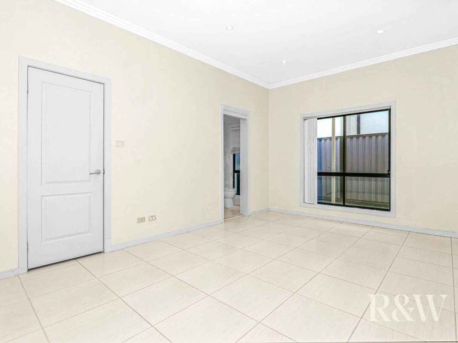 2/111 Melbourne Street Oxley Park