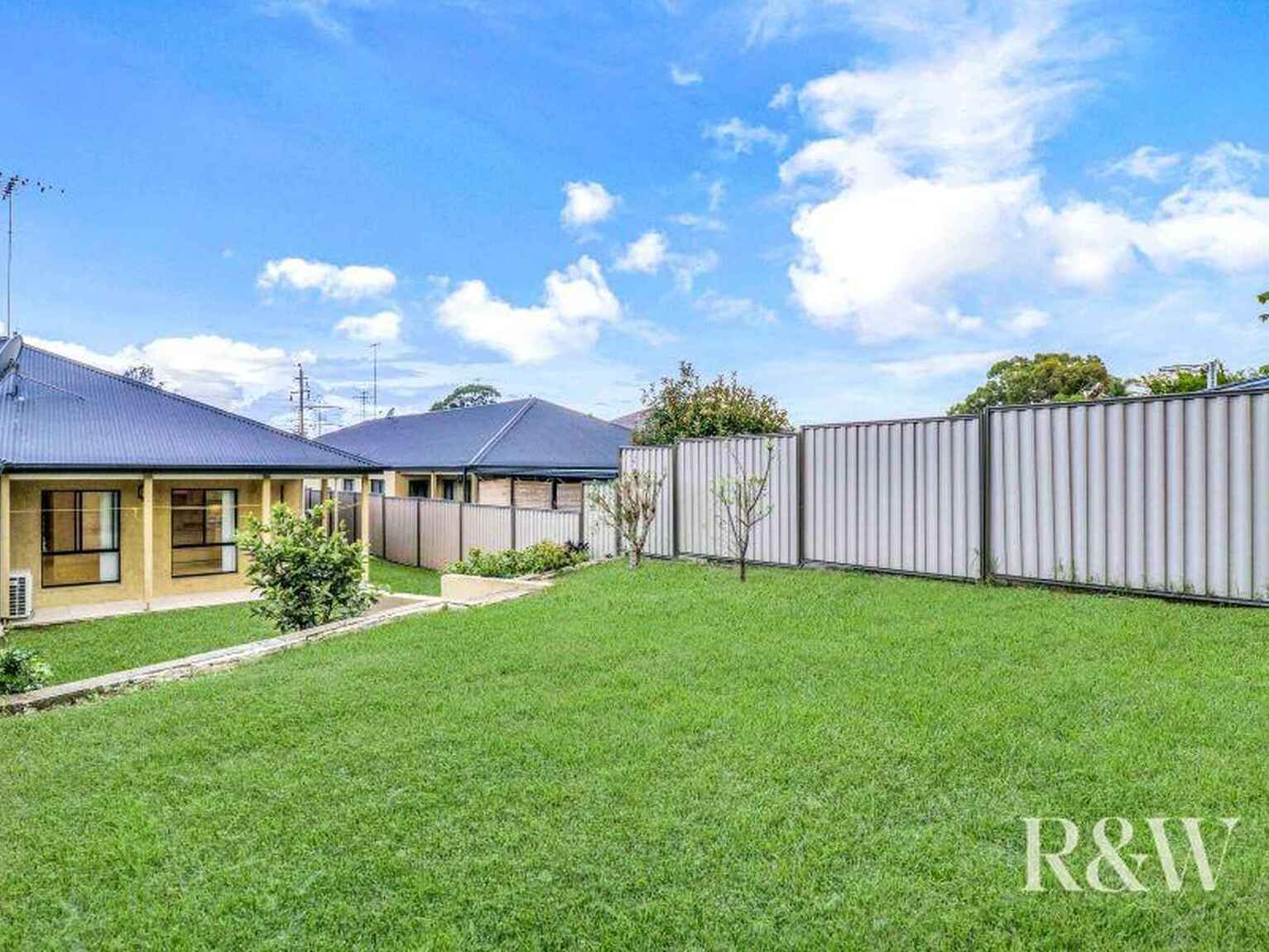 2/111 Melbourne Street Oxley Park