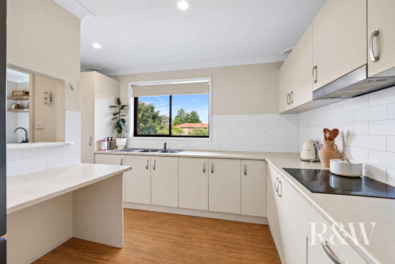 40 PARKHILL AVENUE Leumeah 40 PARKHILL AVENUE Leumeah