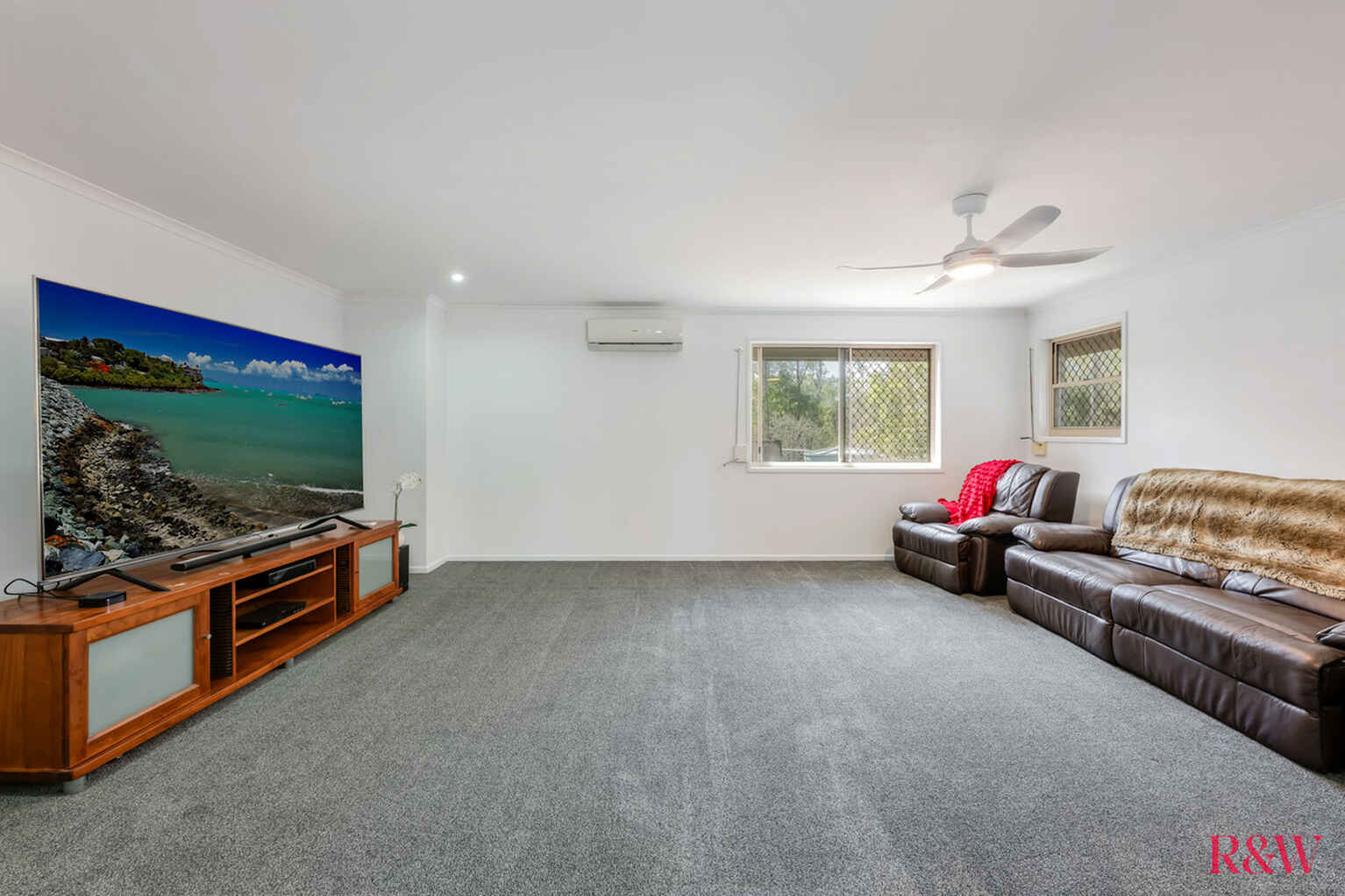1 Narooma Drive Branyan 1 Narooma Drive Branyan