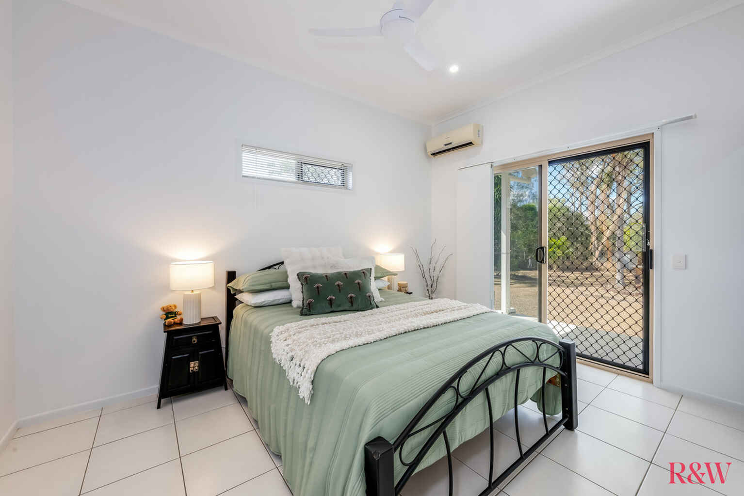 1 Narooma Drive Branyan 1 Narooma Drive Branyan