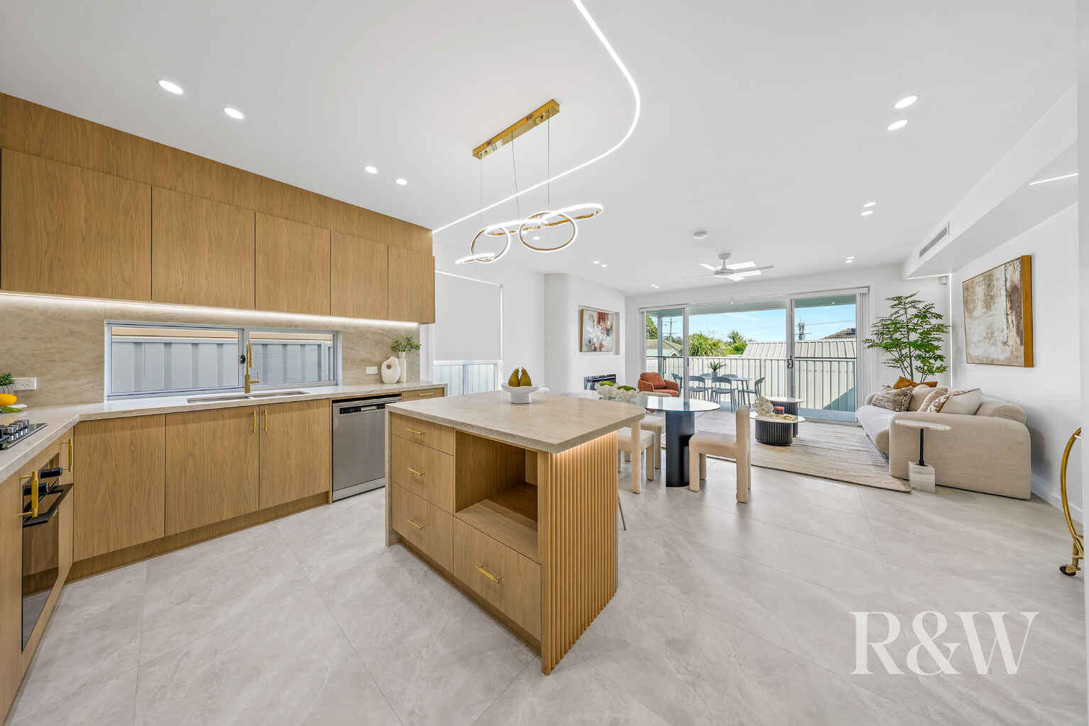 33 CARINDA STREET Ingleburn 33 CARINDA STREET Ingleburn