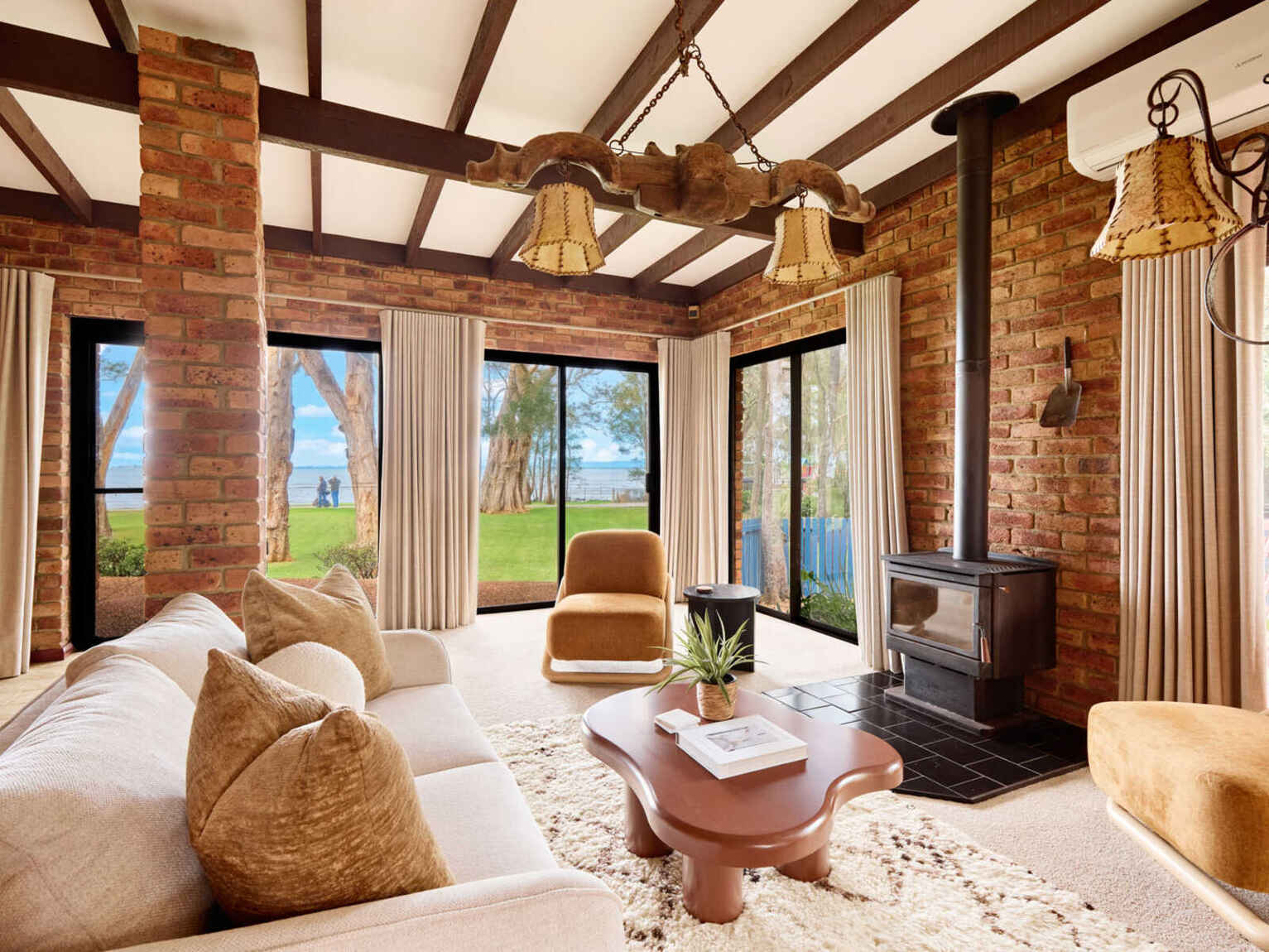 284 Tuggerawong Road Tuggerawong