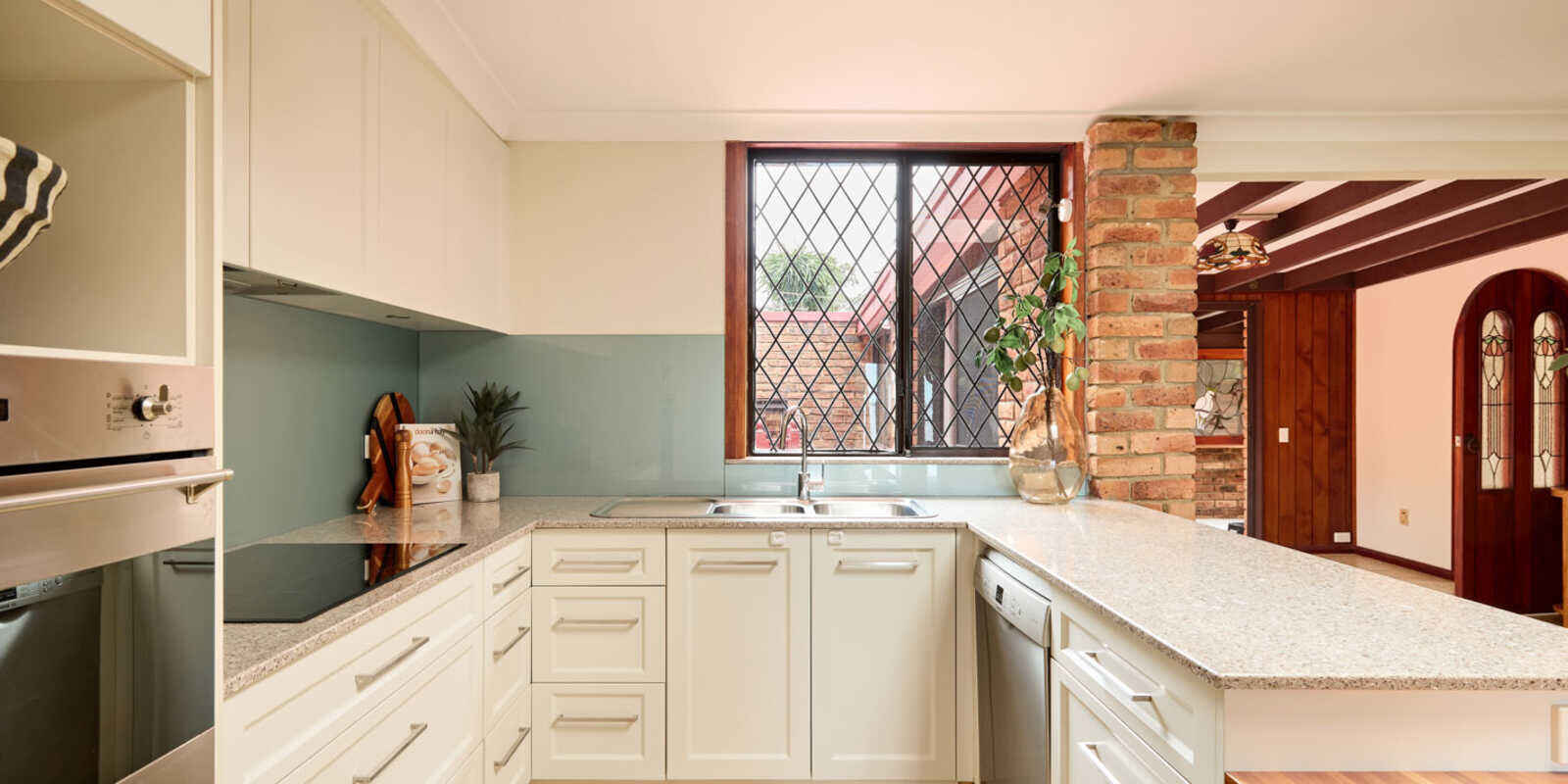 284 Tuggerawong Road Tuggerawong