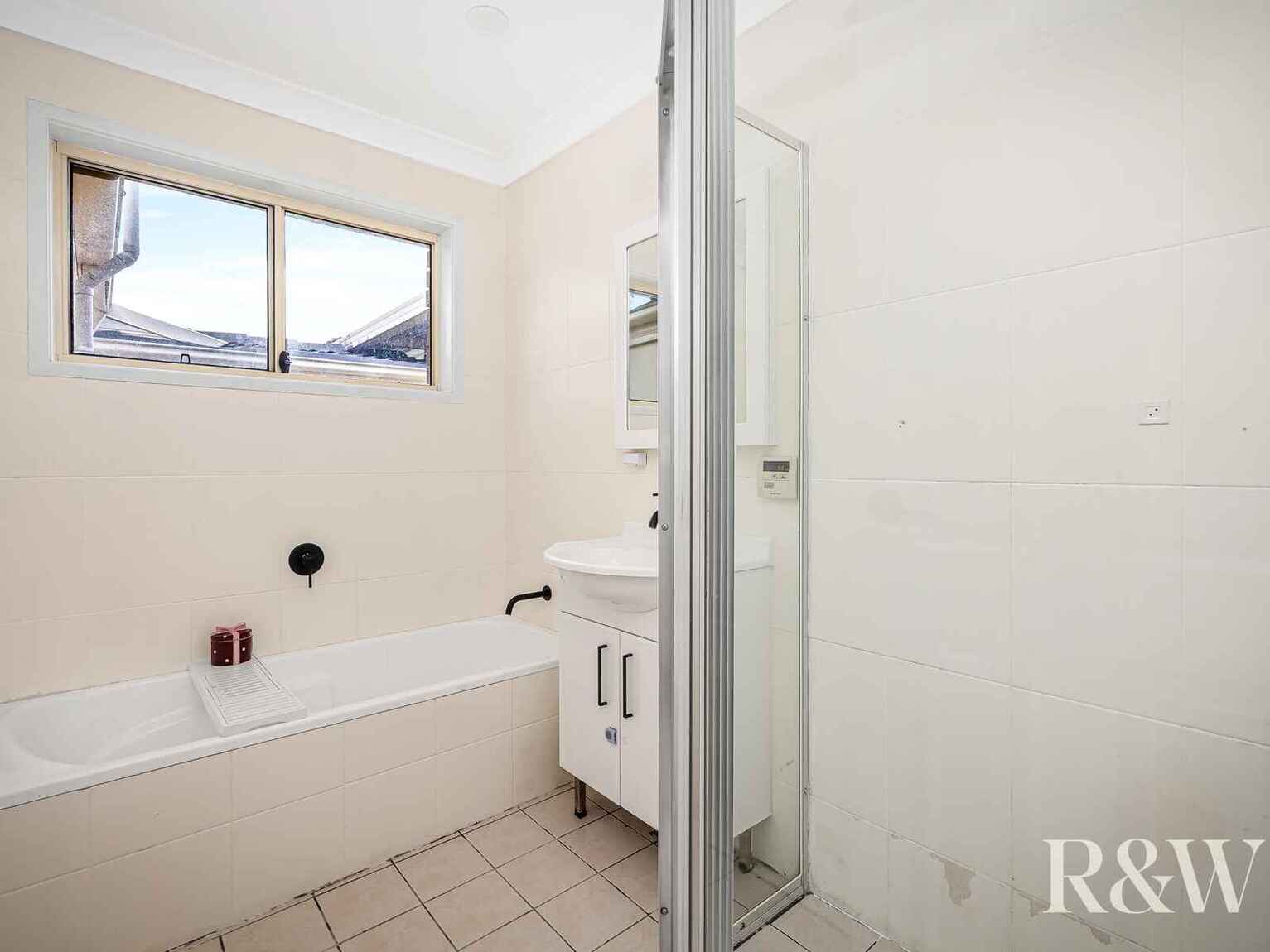 32 Endeavour Avenue St Clair 32 Endeavour Avenue St Clair