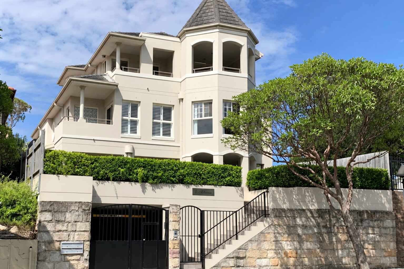 2/4 Albemarle Avenue Rose Bay