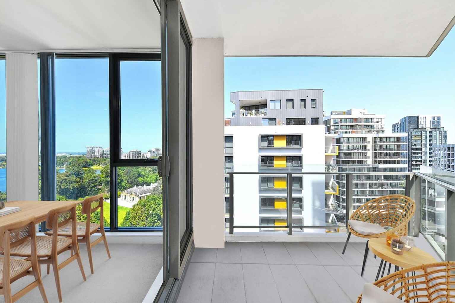 906/16 Brodie Spark Drive Wolli Creek 906/16 Brodie Spark Drive Wolli Creek
