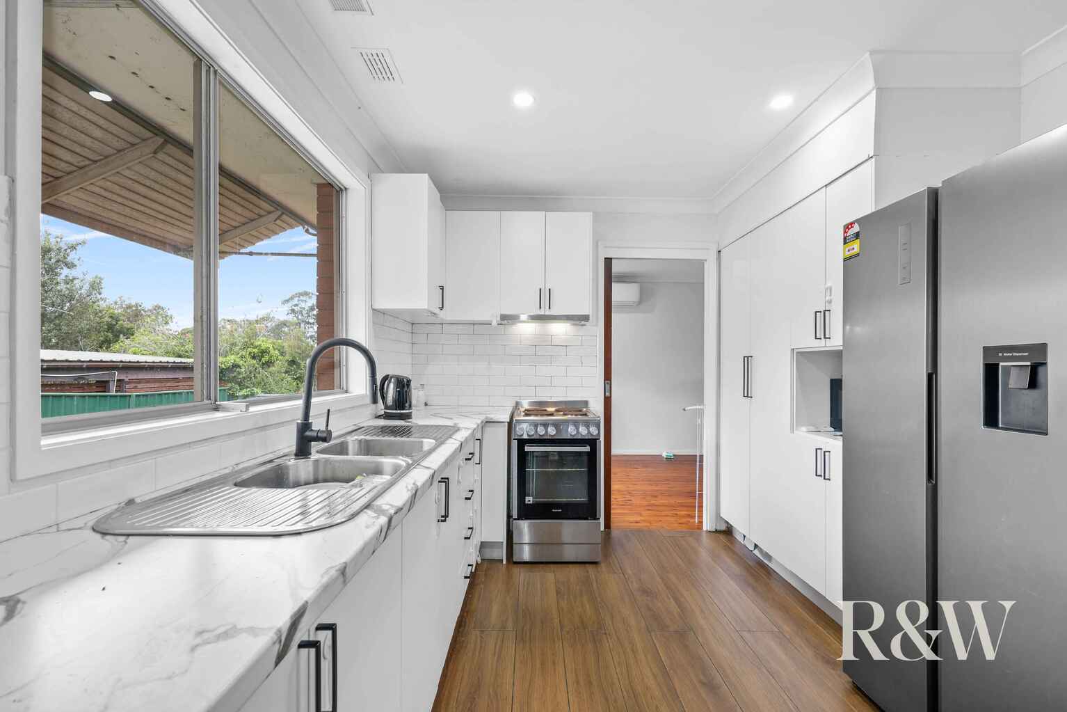32 POPLAR CRESCENT Bradbury 32 POPLAR CRESCENT Bradbury