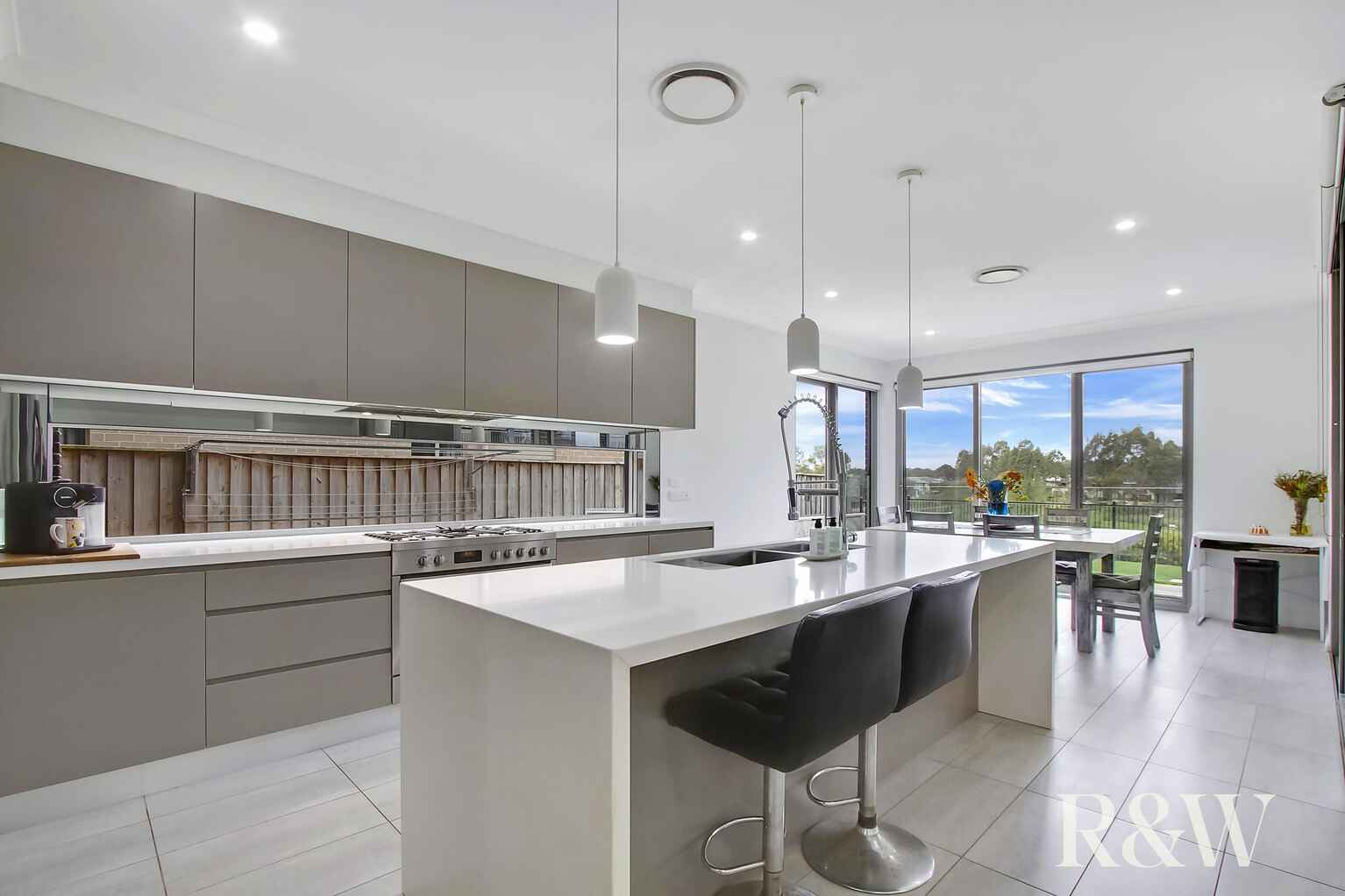 8 Aspect Crescent Colebee