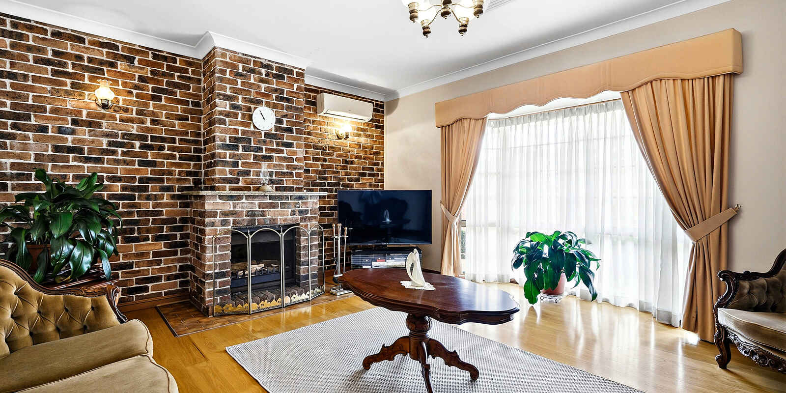 5 Phar Lap Close Casula