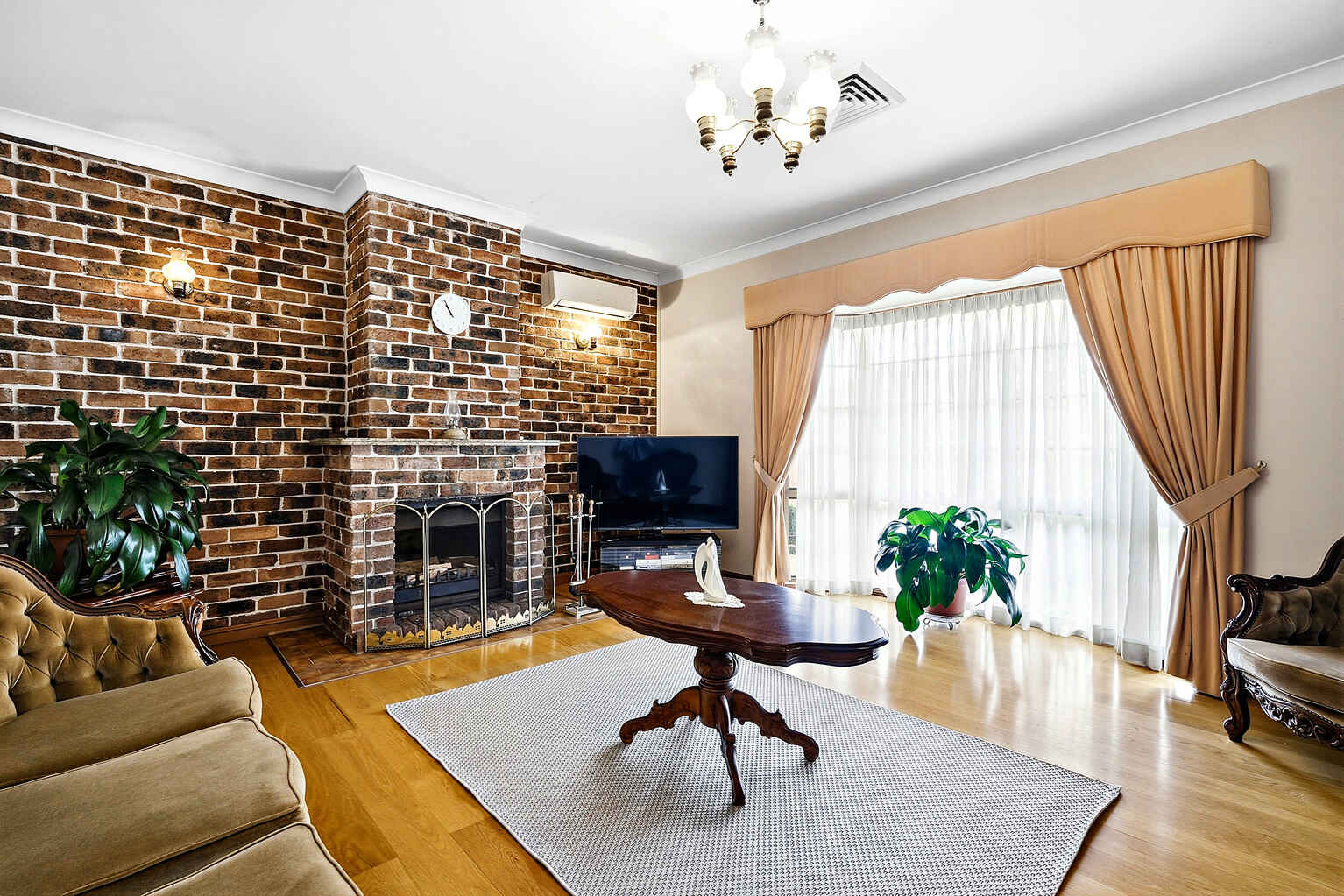 5 Phar Lap Close Casula