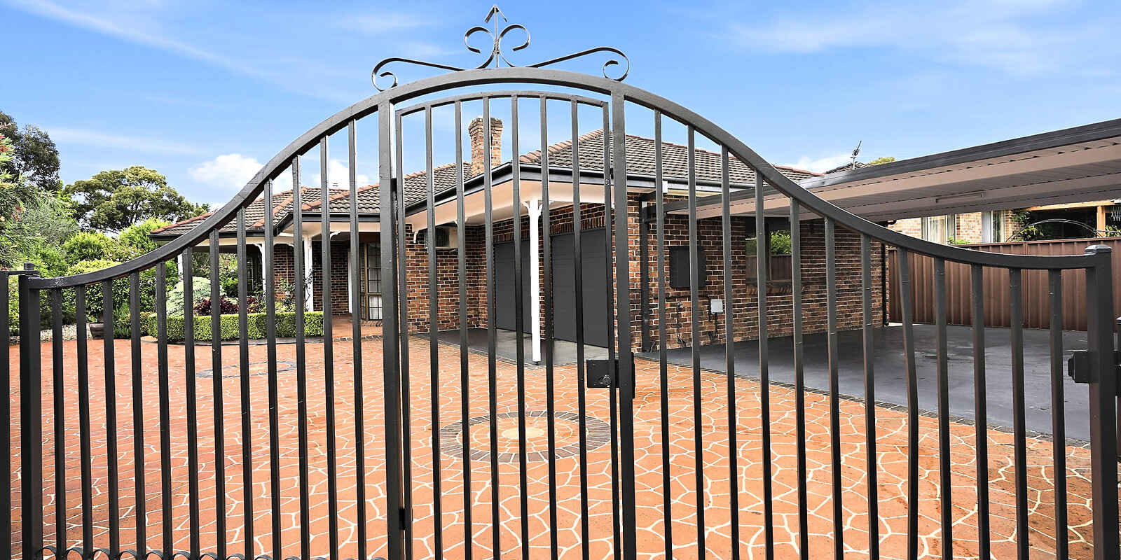 5 Phar Lap Close Casula