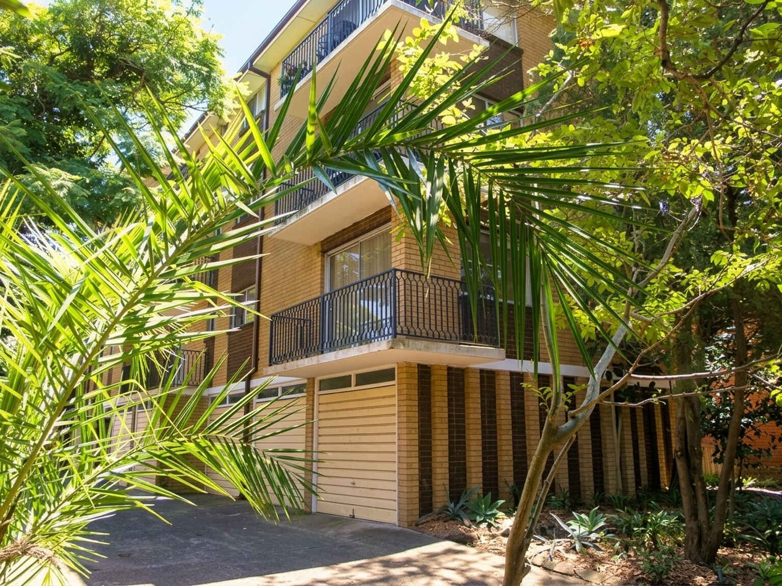 1/126 Ben Boyd Rd Neutral Bay