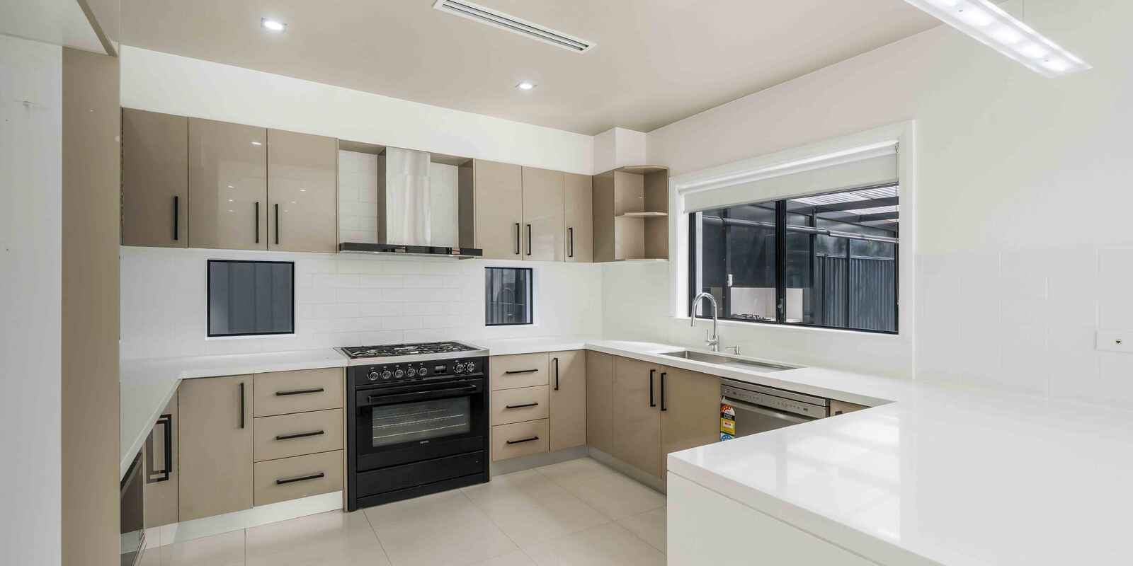 12 Mustang Close Middleton Grange 12 Mustang Close Middleton Grange