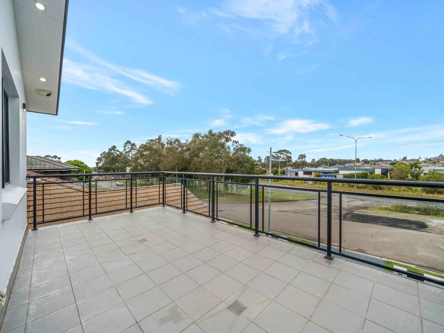12 Mustang Close Middleton Grange 12 Mustang Close Middleton Grange