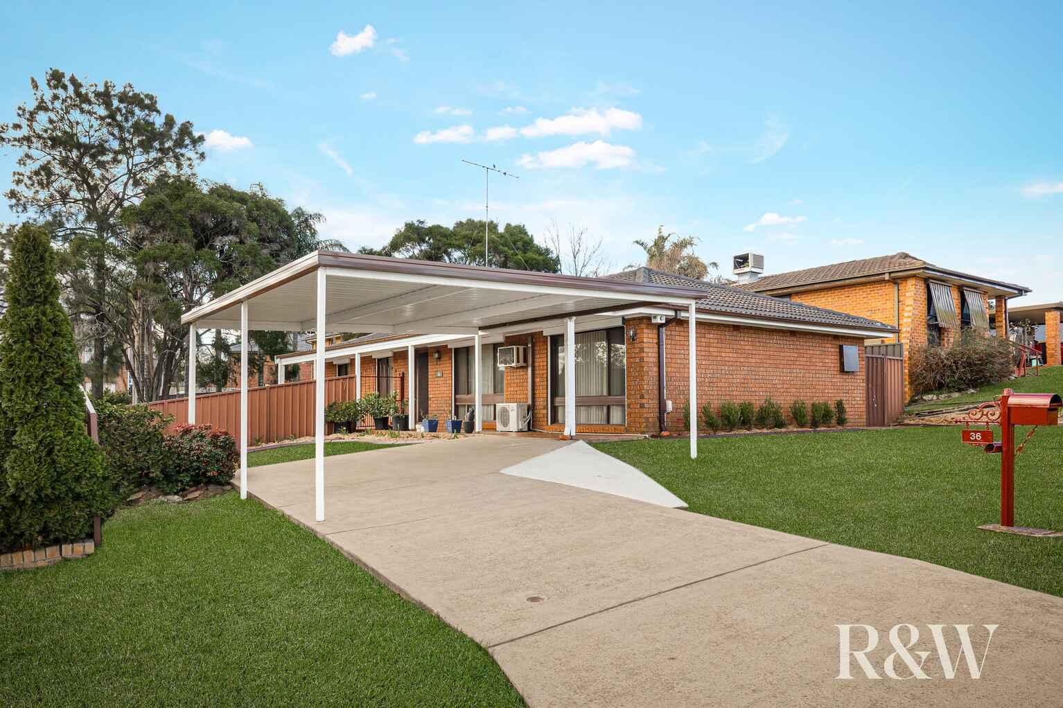 36 Explorers Way St Clair